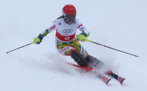 Ева Вукадинова пукнала кост при дебюта си на олимпиада