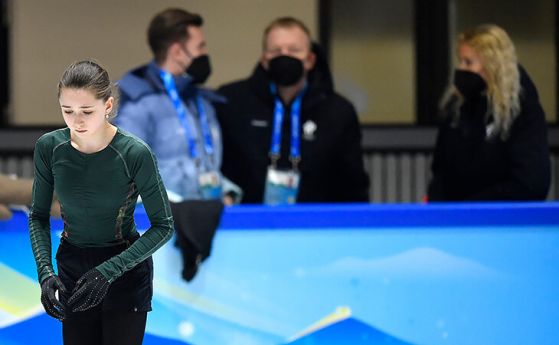 Камила Валиева се завърна на леда