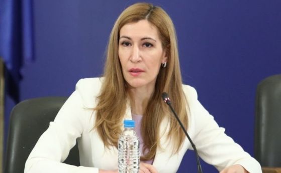 Ангелкова е задала общо 303 въпроса към министрите, 200 от тях в един ден