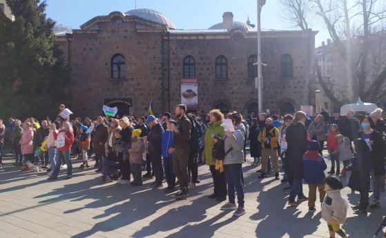 Стотици българи и украинци на протест срещу агресията на Путин