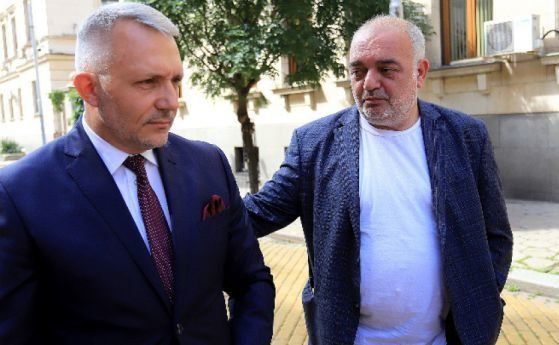 Бабикян и Хаджигенов поискаха оставката на военния министър