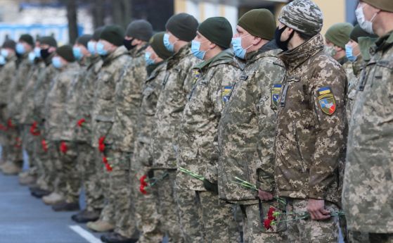 Зеленски: 80 хиляди души са се върнали в Украйна, за да защитават страната