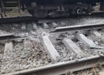 Взрив повреди железопътна линия, по която минават евакуационните влакове