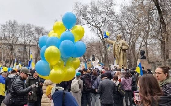 И в Казахстан излязоха на протест срещу инвазията на Путин в Украйна