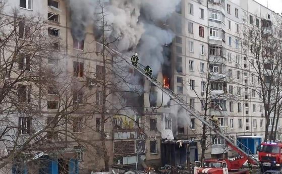 Ден 13: Руски бомби поразиха жилищни сгради в Суми, сред жертвите има две деца (видео)