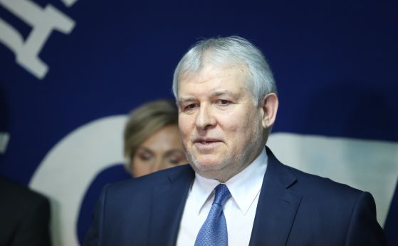 СДС преизбра Румен Христов за председател почти единодушно
