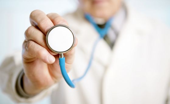 Пенсионираните лекари в София ще получават помощ при болест