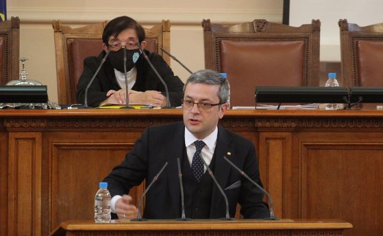 Тома Биков: Правителството само ще се свали 