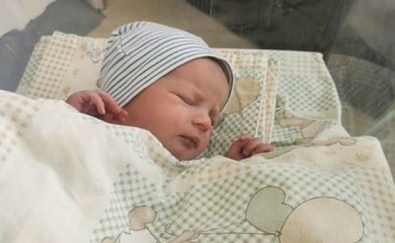 Първото бебе бежанец в Пловдив е момиченце, кръстиха го Роксолана