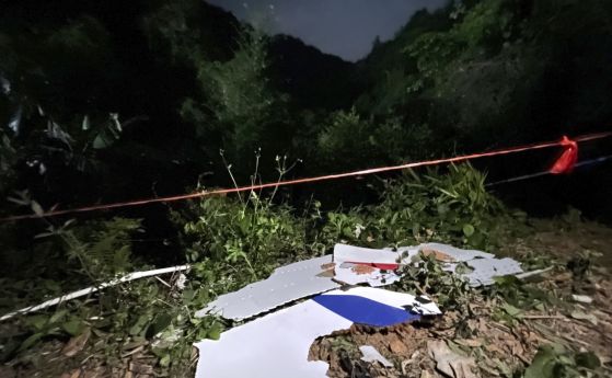 Няма оцелели в самолетната катастрофа в Китай