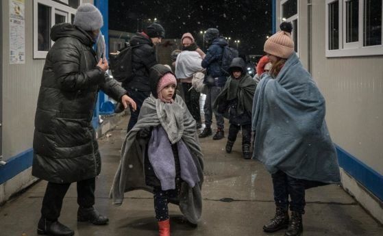 Първите безплатни уроци по български за бежанци започват в петък