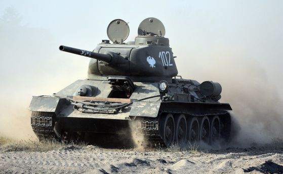 ''Ню Йорк таймс'': САЩ ще осигурят съветски танкове на Украйна