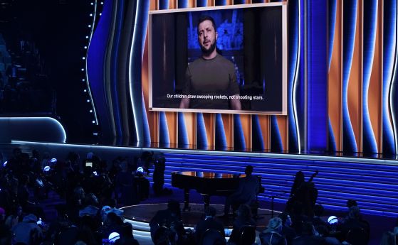 Зеленски  с видеопослание на наградите Грами: Нашите музиканти носят бронежилетки