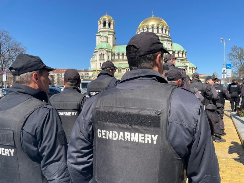 Как Възраждане резервира за митинги пл. Народно събрание за месец напред