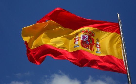 Испания маха маските на закрито