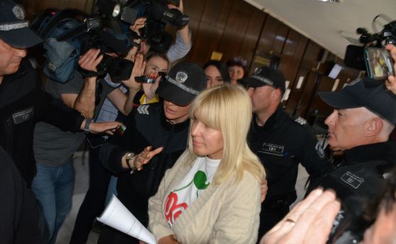 Съдът гледа искането на прокуратурата за изпълнението на европейската заповед за арест на Елена Удря