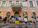Десетки полуголи жени излязоха на протест пред руското посолство в Талин