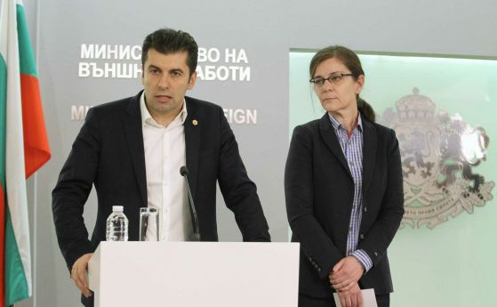Външният министър и премиерът водят една политика към Скопие, но не и съветниците на Кирил Петков