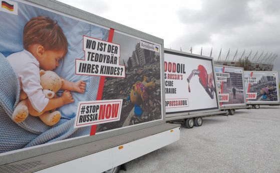 Премиерът на Полша повежда офанзива с билбордове срещу войната на Русия в Украйна