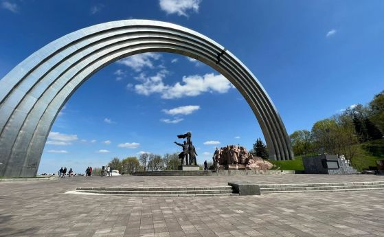 Киев събаря паметника Дружба на народите