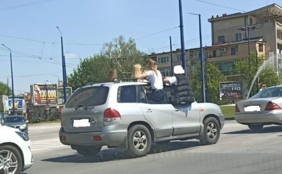 Глобиха петима абитуриенти за ''висене'' през прозорците на джип