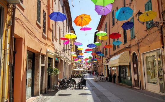 Италия премахва сертификатите за достъп до ресторант и обществен транспорт