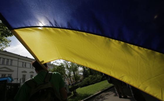 Бой в подлеза на СУ между противници и поддръжници на военна помощ за Украйна