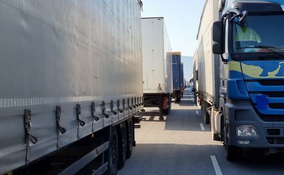 Протестите на превозвачите блокираха София, Пловдив, Бургас и други големи градове