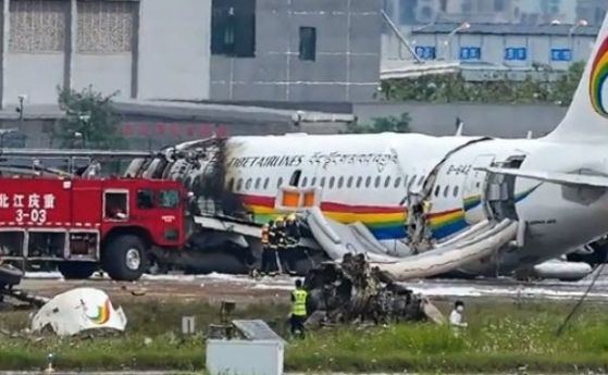 Самолет излезе от пистата и се запали в Китай, има пострадали