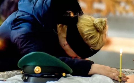 Нови алеи на гробищата и стотици офицери: какво се знае за руските загуби в Украйна
