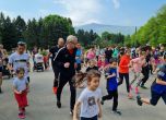 90 млн. лева за групи по спорт и изкуства в училищата, министър Денков тича с децата