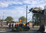 Пошел, Саня! Харков събори паметника на Александър Невски