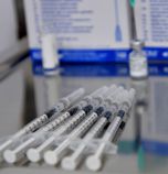 МЗ до Еврокомисията: Искаме ваксини срещу COVID-19, но в разумни количества