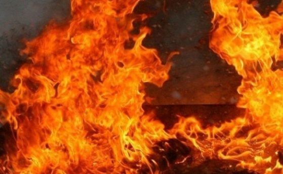 Пет вагона горят в депо ''Надежда'' в София