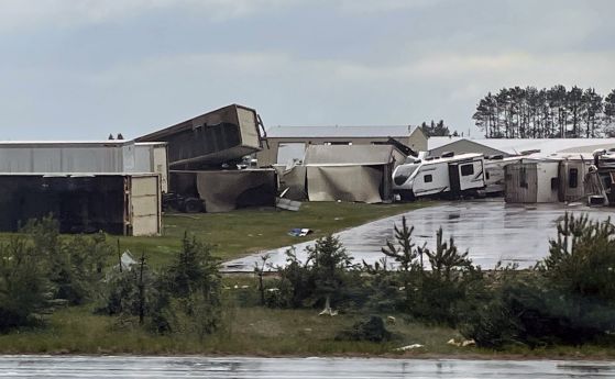 Силни бури в Евопа и САЩ взеха жертви и причиниха сериозни щети
