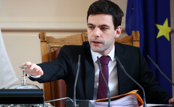 Минчев: Металните решетки в парламента са премахнати