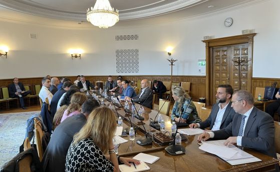 Депутатите опитват да разблокират обществените поръчки с промени в ЗОП