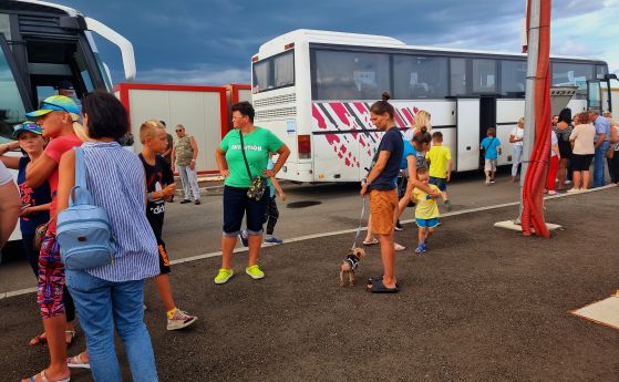 Първите пристигнали в Елхово украински бежанци отказаха да останат във фургоните