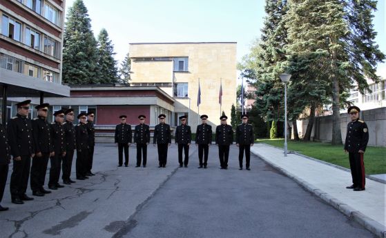 НСО награди гардовете, пазили Кирил Петков в Киев