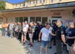 Надзиратели от затвора в София на протест