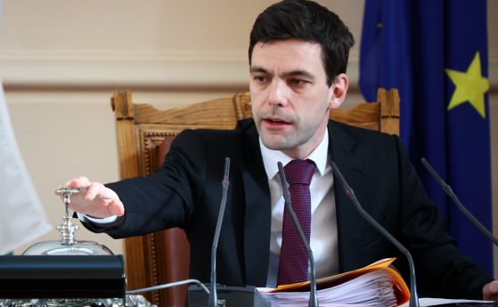 Костадинов сам се е припознал в образа на Копейкин, твърди председателят на НС
