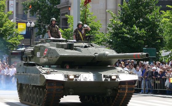 Испания ще достави на Украйна ракети за противовъздушна отбрана и танкове Леопард