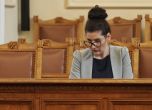 Калина Константинова: Не виждам причина да подам оставка