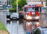 Улици под вода след пороя с градушка в Русе