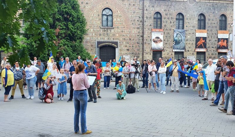 Митинг в центъра на София настоява за достойна подкрепа за украинските бежанци