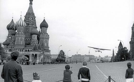Прецедент: През май преди 35 години Матиас Руст кацна с Чесна на Червения площад в Москва