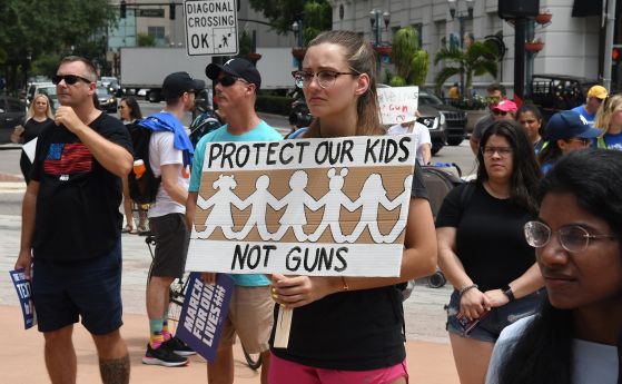 Протест срещу свободната употреба на оръжия в САЩ