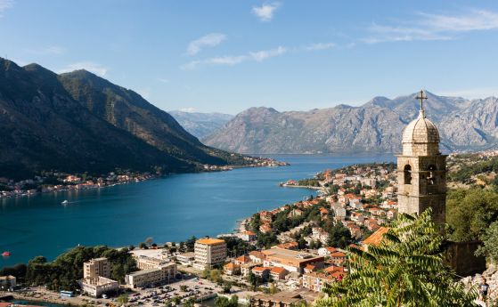 Черна гора замрази недвижимо имущество на 34 руски граждани