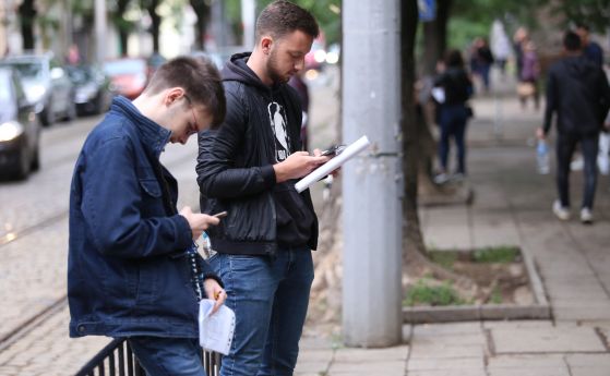 Средният успех на матурата по професия е 4,36. Най-високите резултати са в икономическите специалности