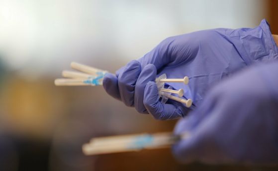 Експерти в САЩ препоръчват COVID ваксини за най-малките
